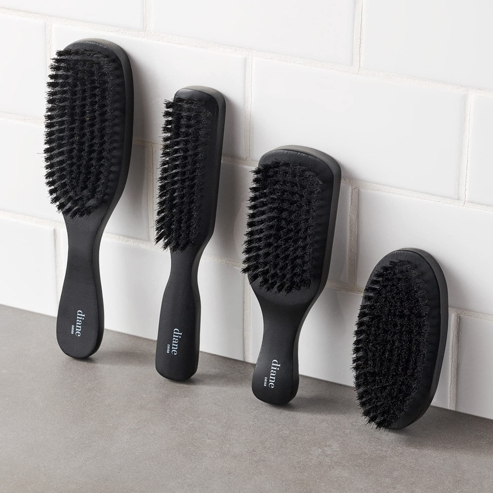 Definición de ondas 360 al cepillar con Diane Club Wave regularmente