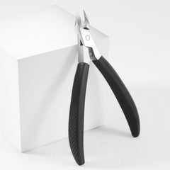 Diesisa cuticle trimmer with silicone handle offers a non-slip grip and precise control.