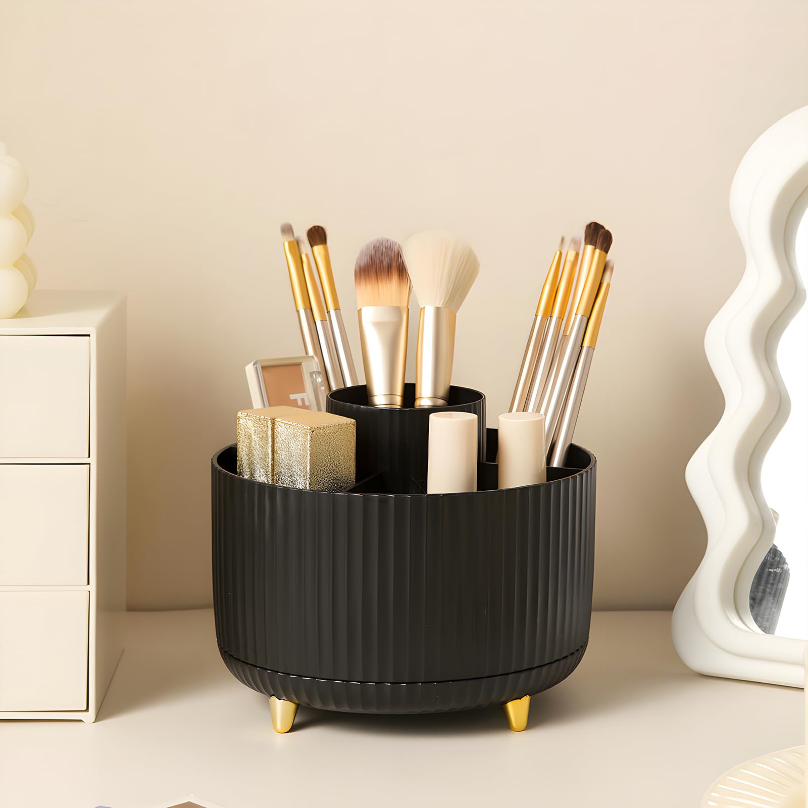Diesisa makeup brush holder 360-rotation allows quick access to brushes.
