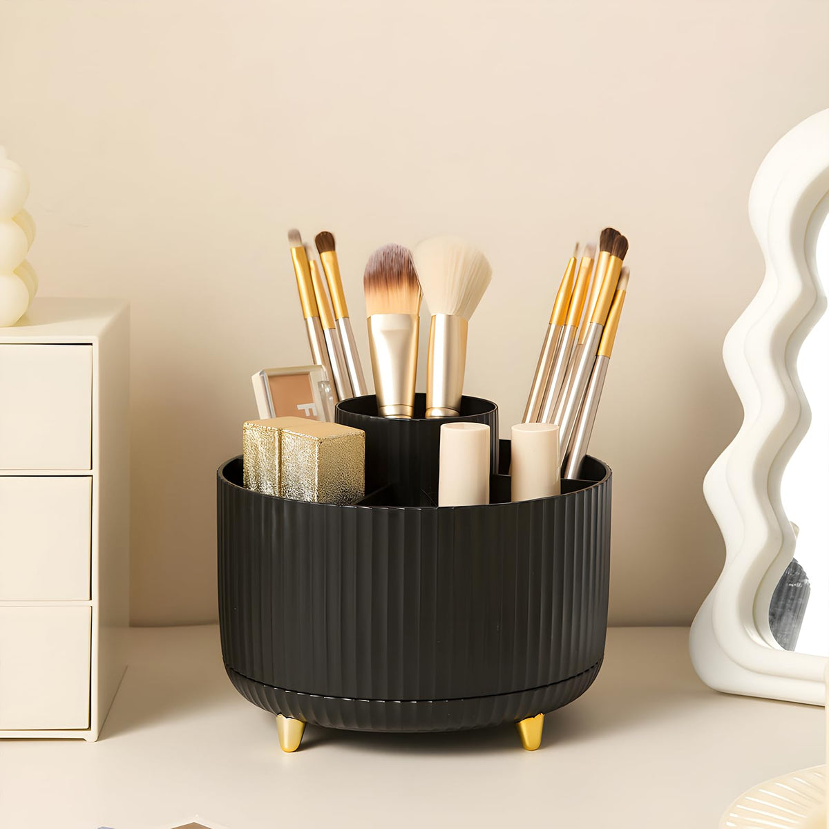 Diesisa makeup brush holder 360-rotation allows quick access to brushes.