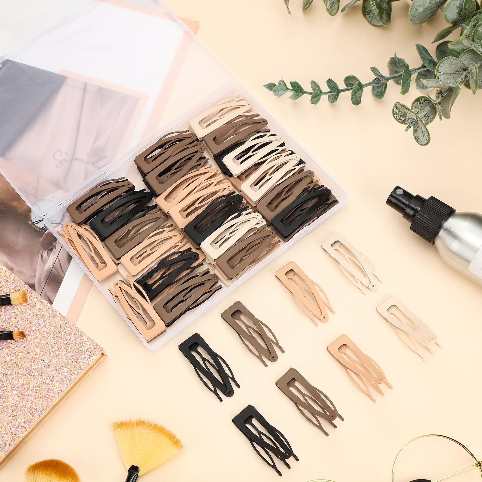Dingion compact plastic box organizes a set of hair clips neatly.
