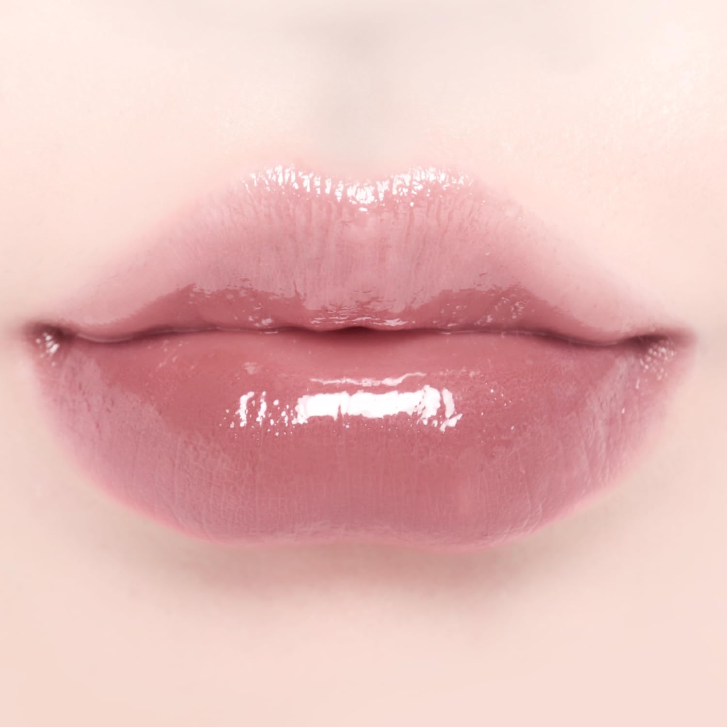 Dinto Blur-Glowy MINI Lip Tint angled applicator showing precision coverage.