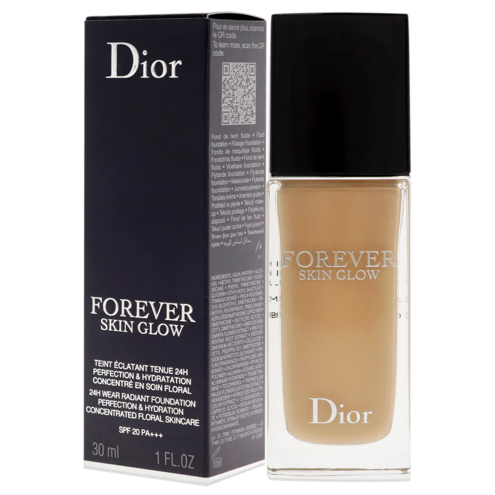 Dior Forever Skin Glow natural finish on skin suggests a dewy, healthy look.