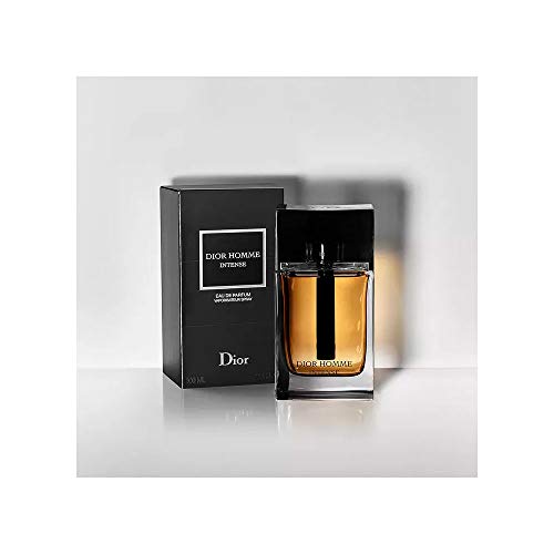 Dior Homme Intense spray application demonstrates easy use for an evening-ready aura.