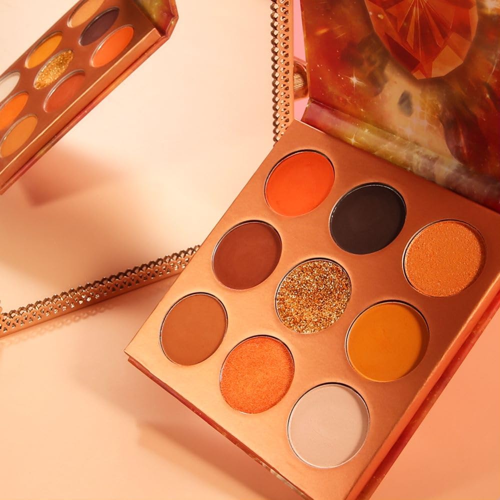 Docolor Apply Eyeshadow with brush to create seamless gradients and precise lines.
