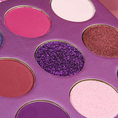 Docolor Eyeshadow Palette purple cream color swatch highlights blendable velvety texture.