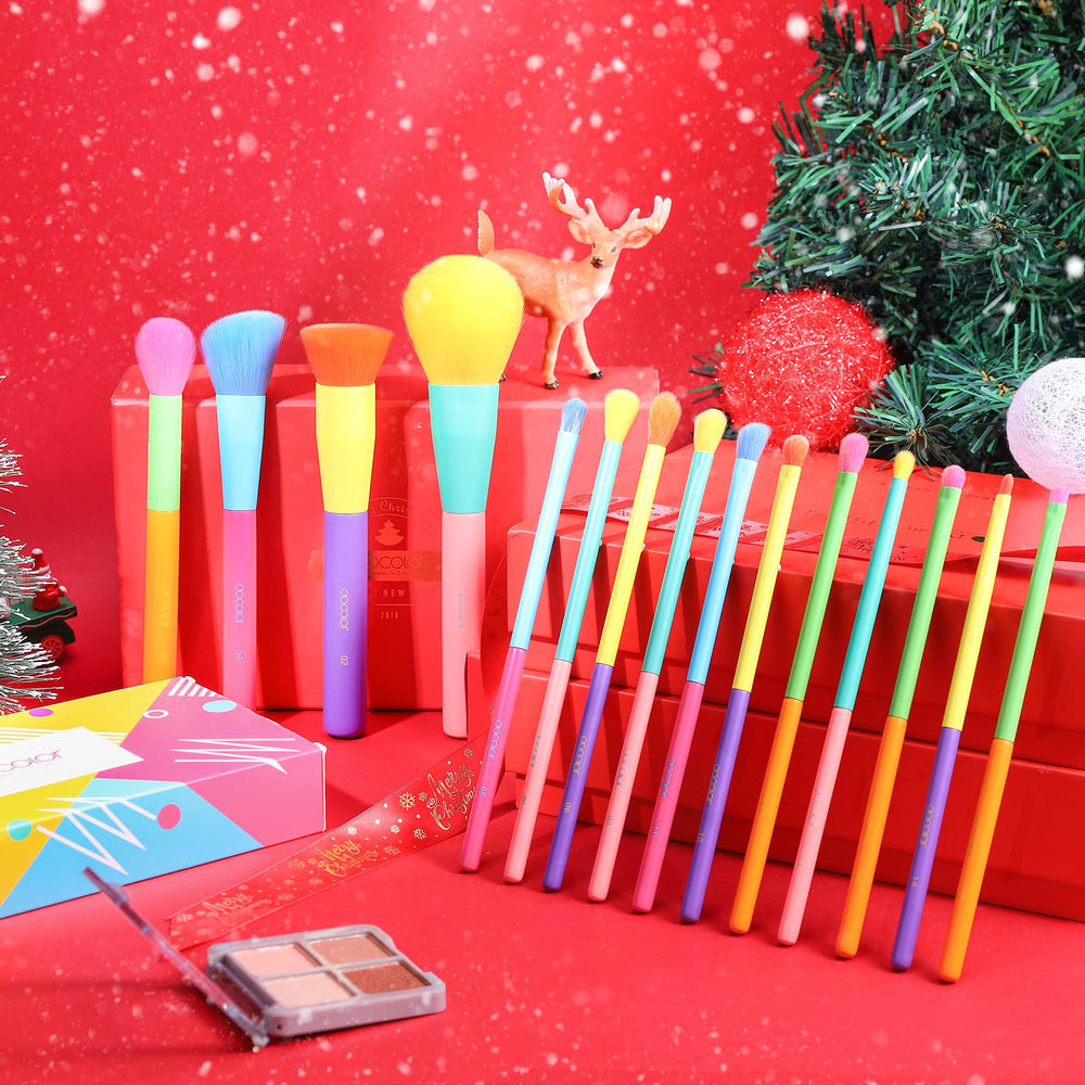 Docolor ergonomic wooden-handles provide comfort and control during full-face application.