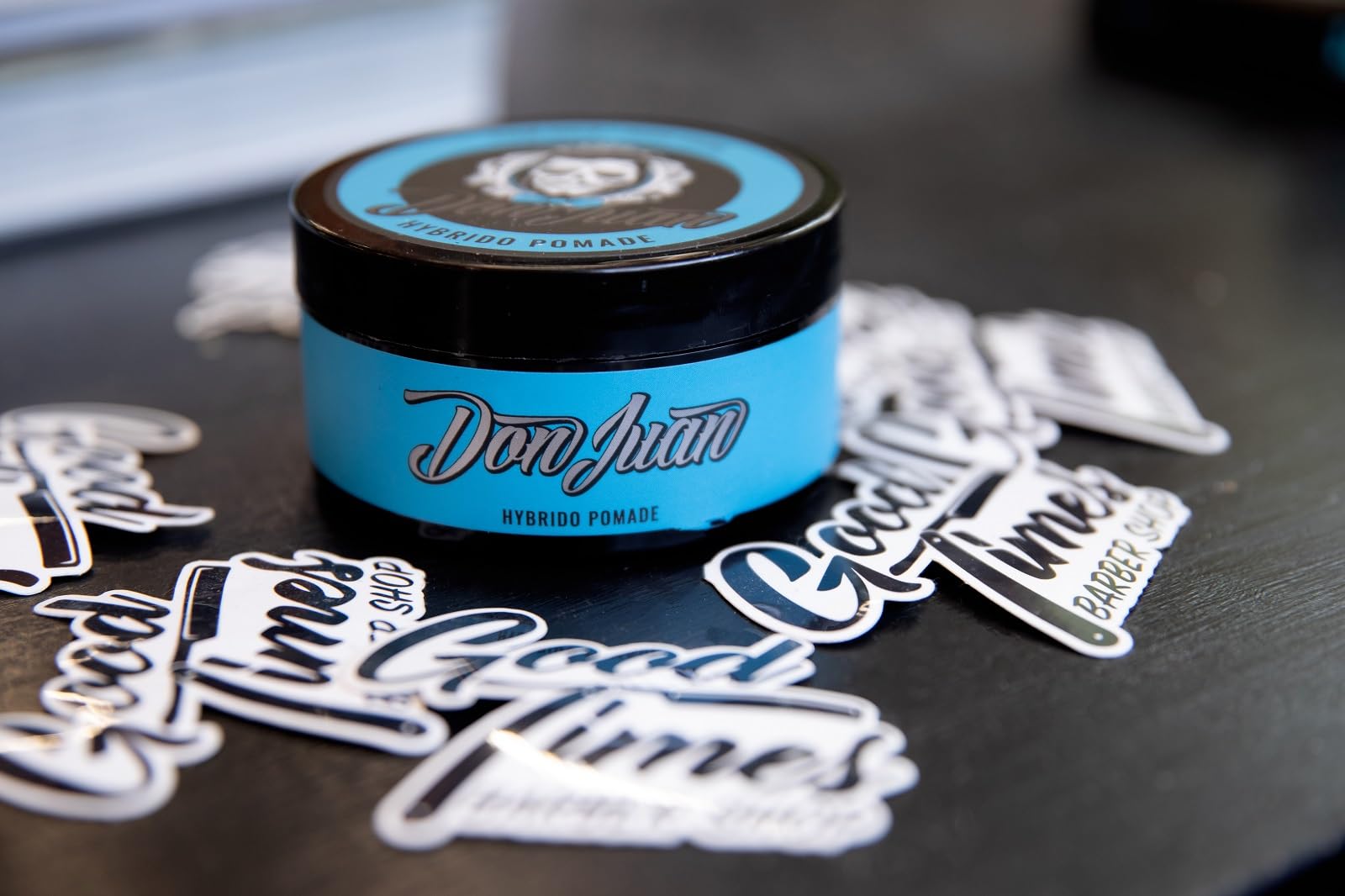Don Juan Hybrido Pomade lavado fácil con agua para cabello limpio.