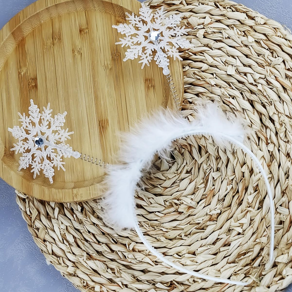 Doneace winter accessory enhances outfits and photos at Christmas gatherings.