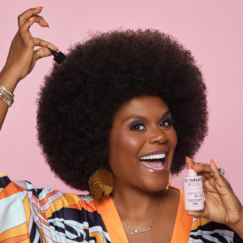Donna's Recipe Strength Hair Oil pour – even dispersion without greasiness.