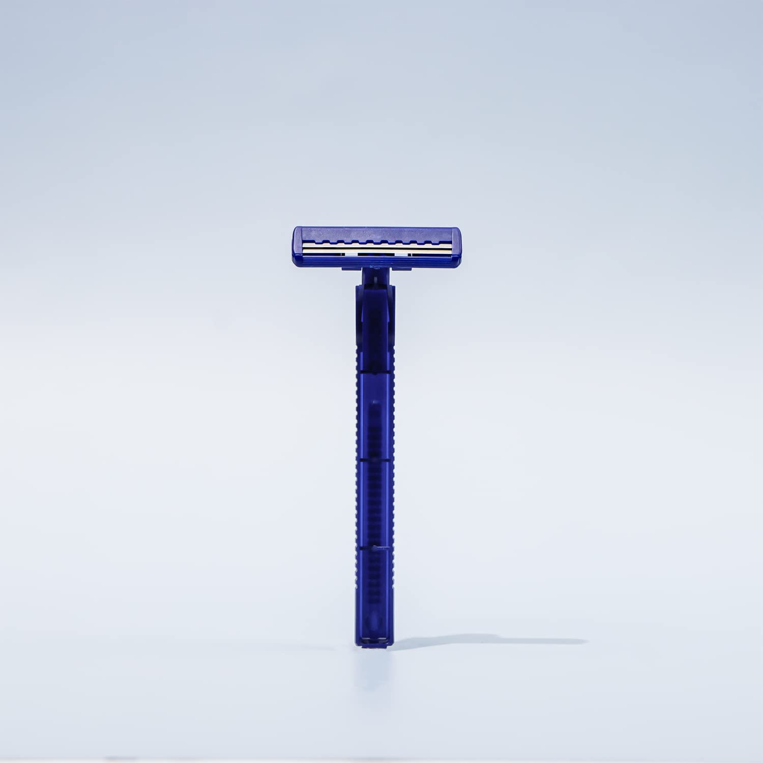 Dorco Fresh twin-blade disposable razor travel case image demonstrating on-the-go grooming.