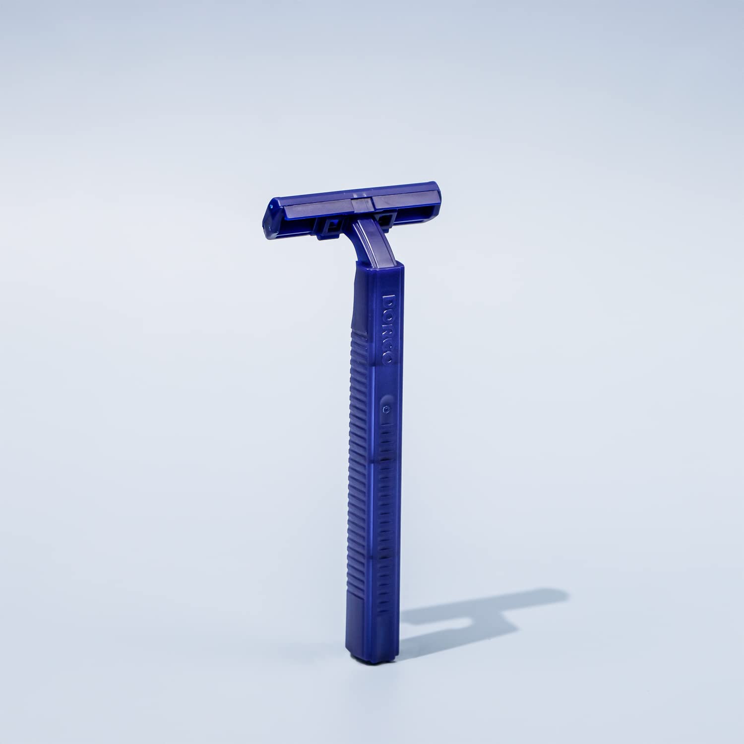 Dorco Fresh twin blades provide a smooth shave with precision.