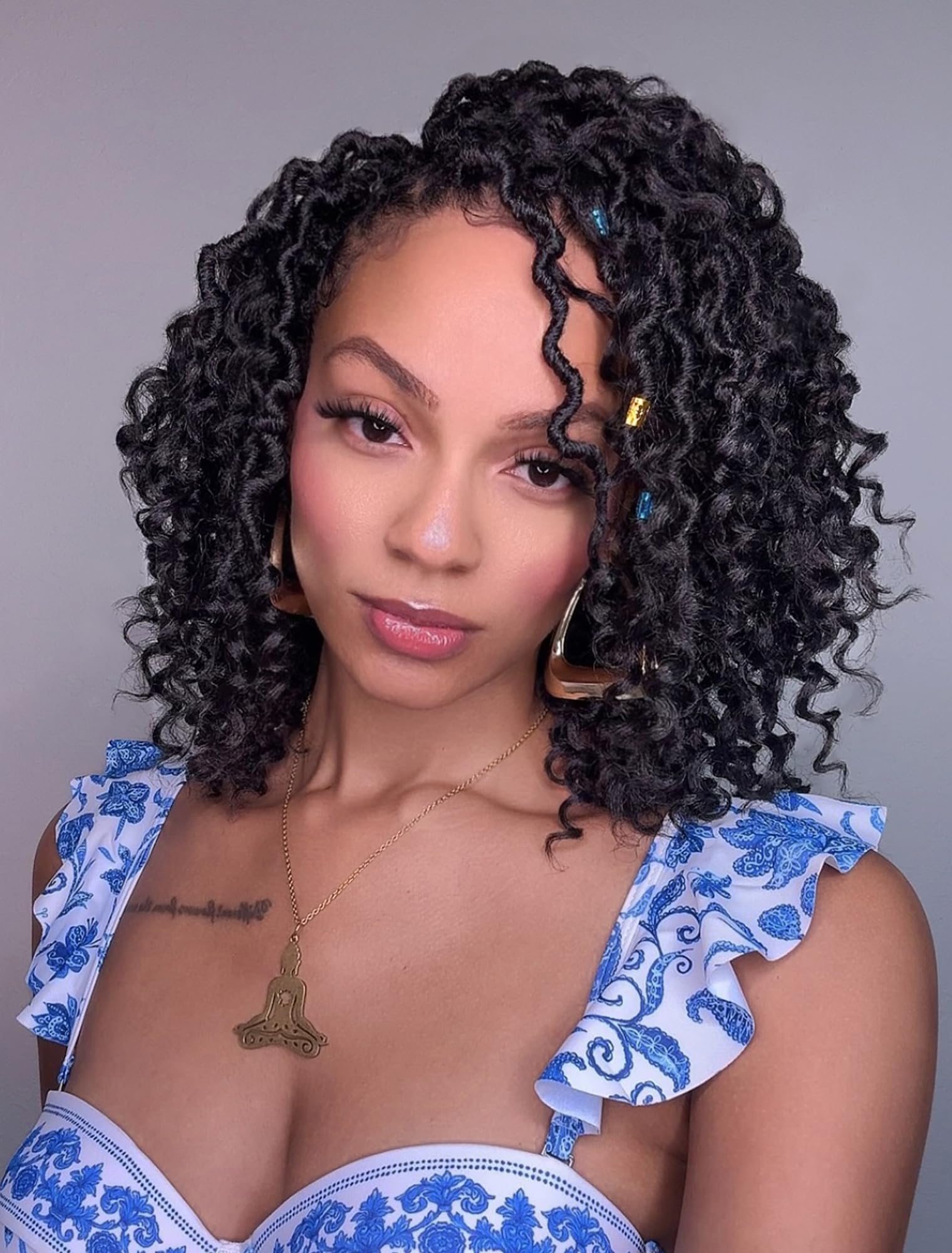 Dorsanee Goddess Locs pre-looped for quick installation and styling.