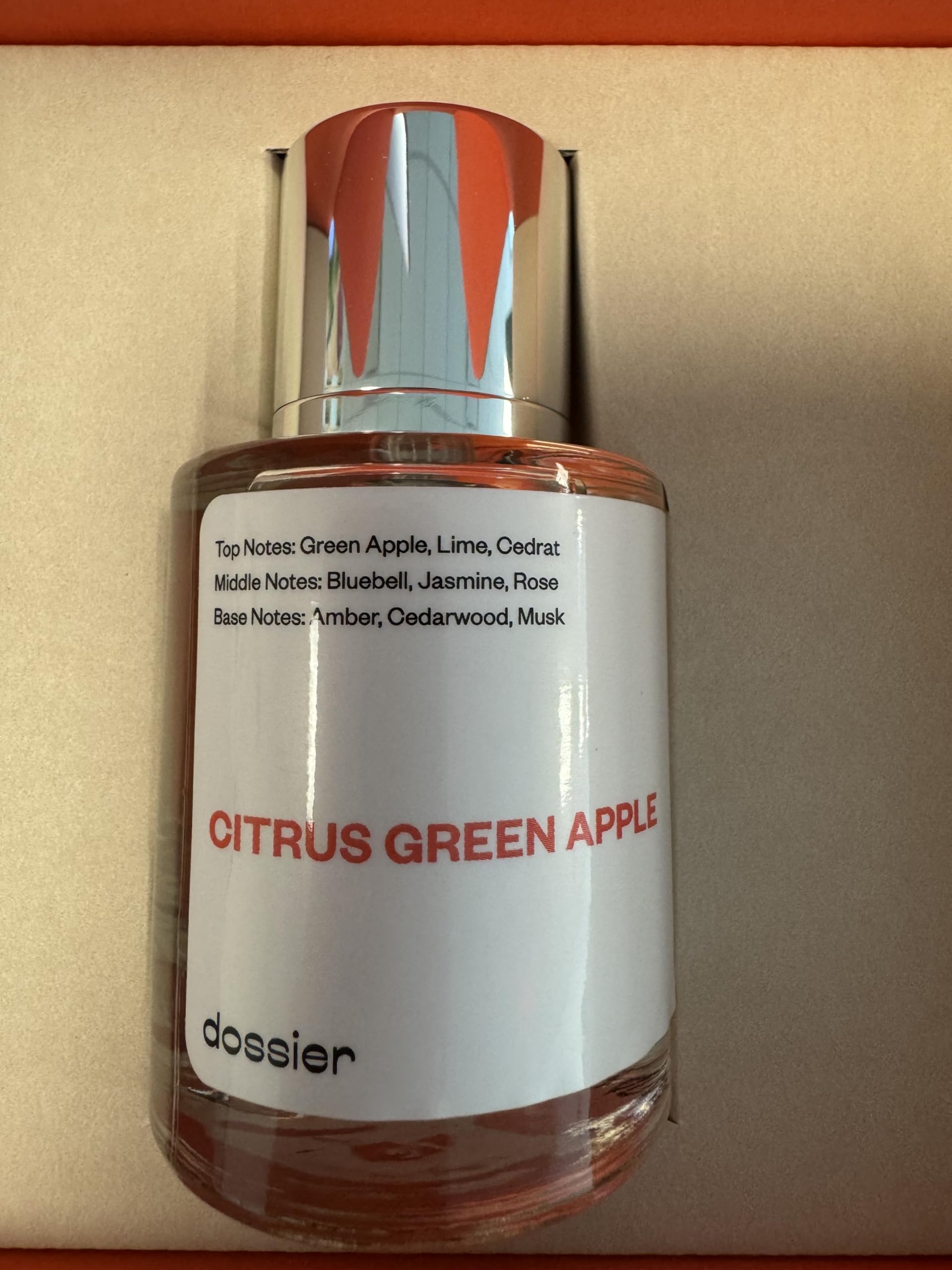 Dossier Citrus Green Apple iris-middle notes reveal floral-musky character with elegance.