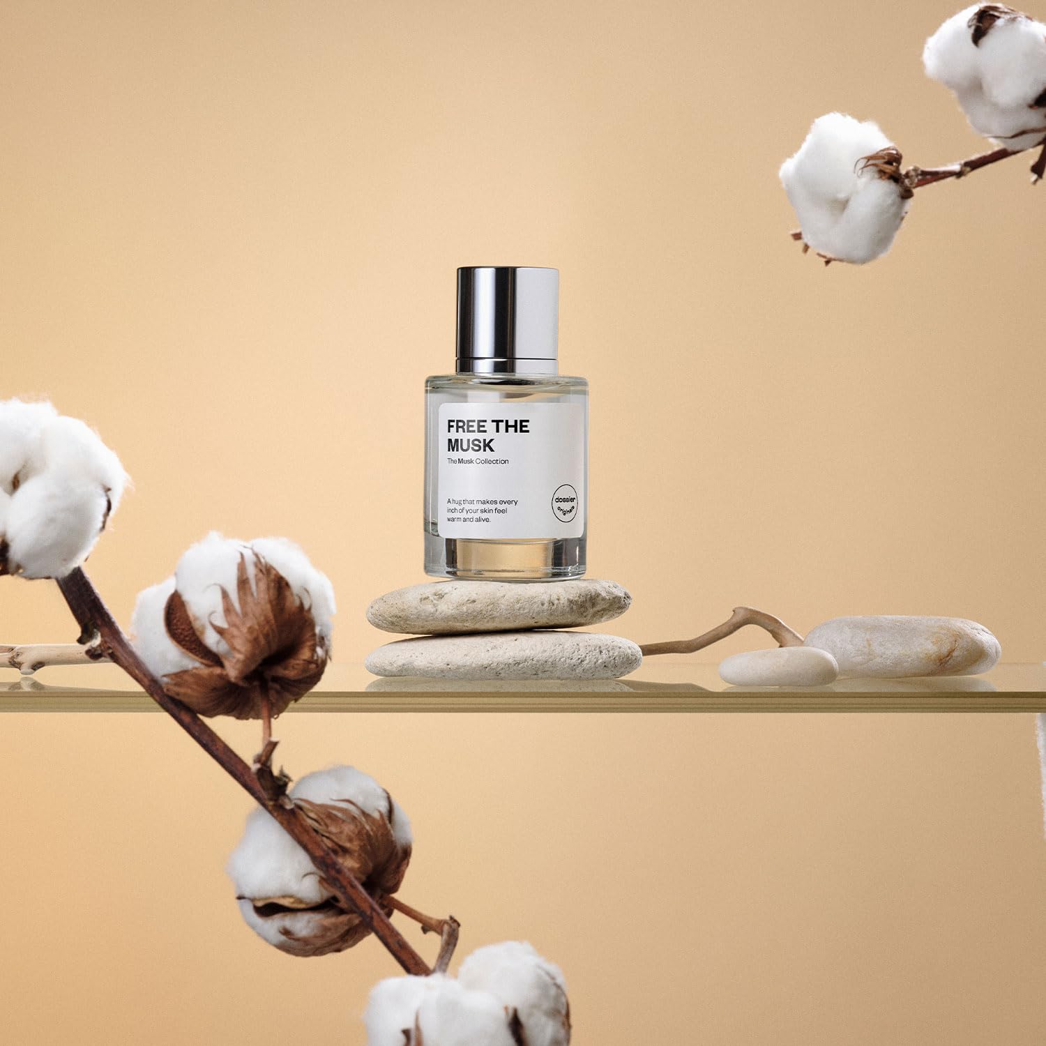 Dossier Free The Musk spray action illustrating quick, clean application