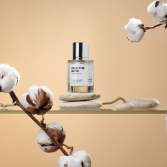 Dossier Free The Musk spray action illustrating quick, clean application