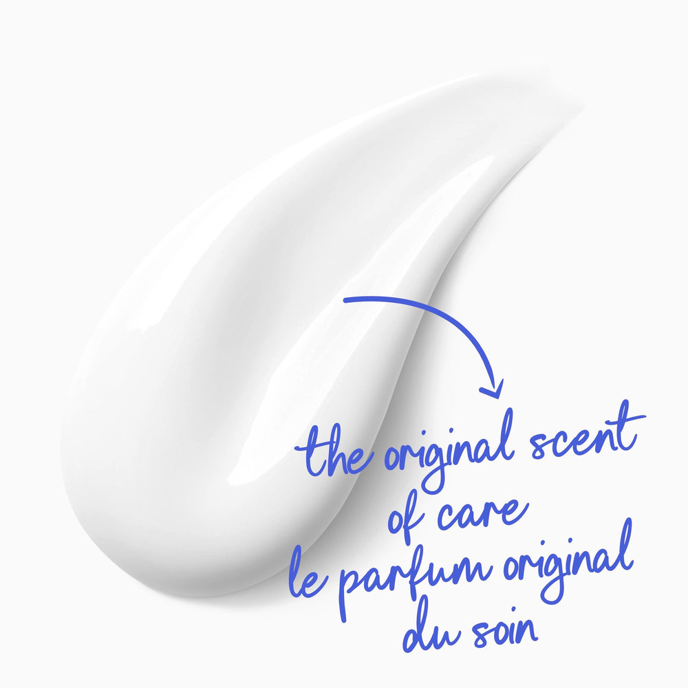 Dove Deep Moisture bottle pump closeup highlights sulfate-free, skin-friendly formula.