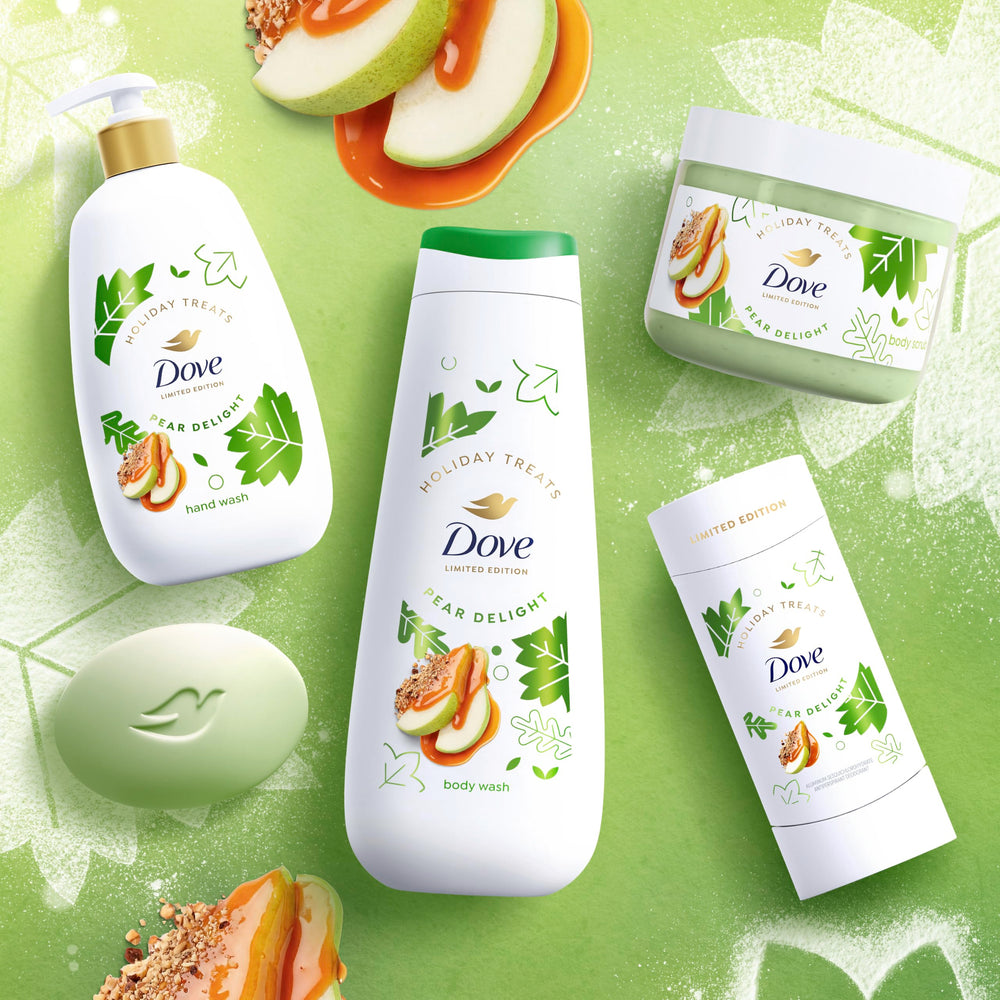 Dove pear harvest with fresh pears to illustrate the dessert-like fragrance