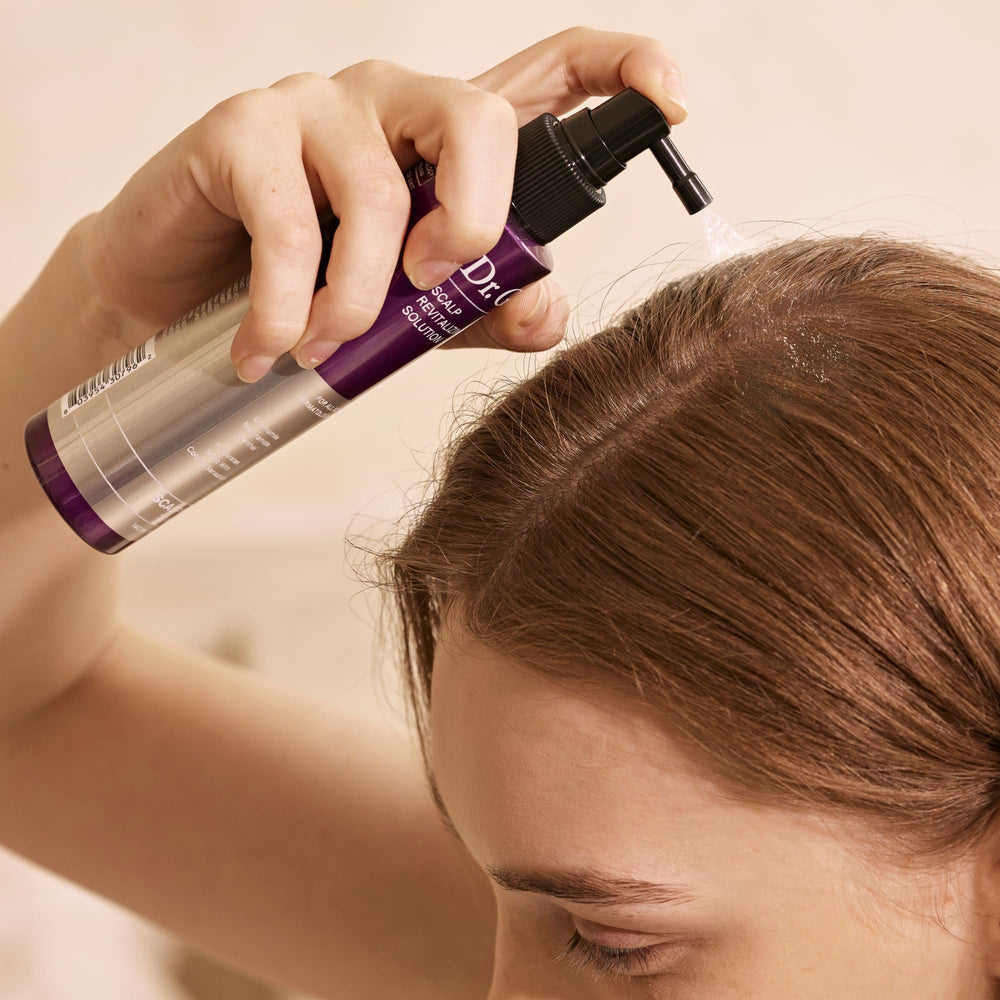 Dr. Groot Scalp Relief Tonic spray application demonstrates easy scalp mist.