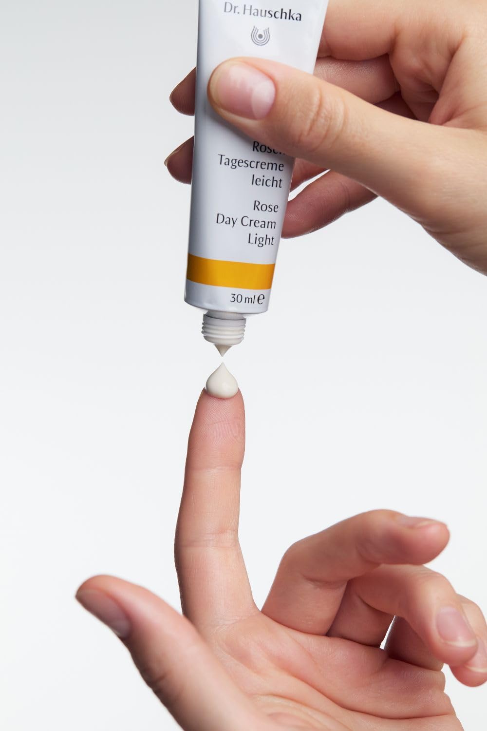 Dr. Hauschka Rose Day Cream Light on skin promoting balance