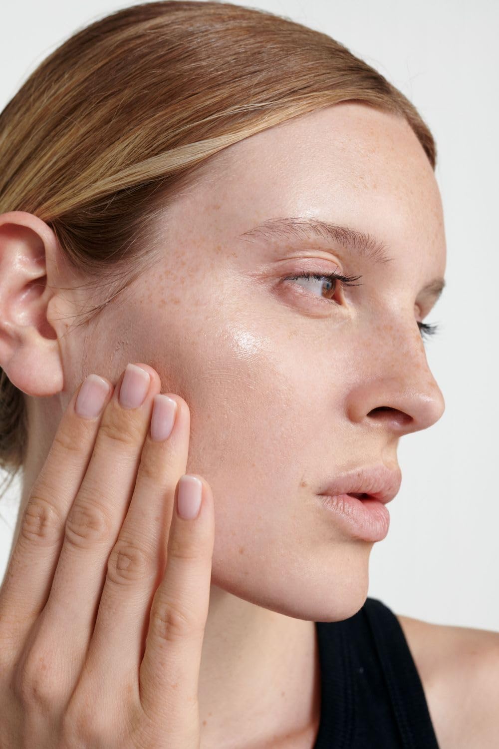 Dr Hauschka Tinted Day Cream ingredients close-up highlights nourishing botanical blends.