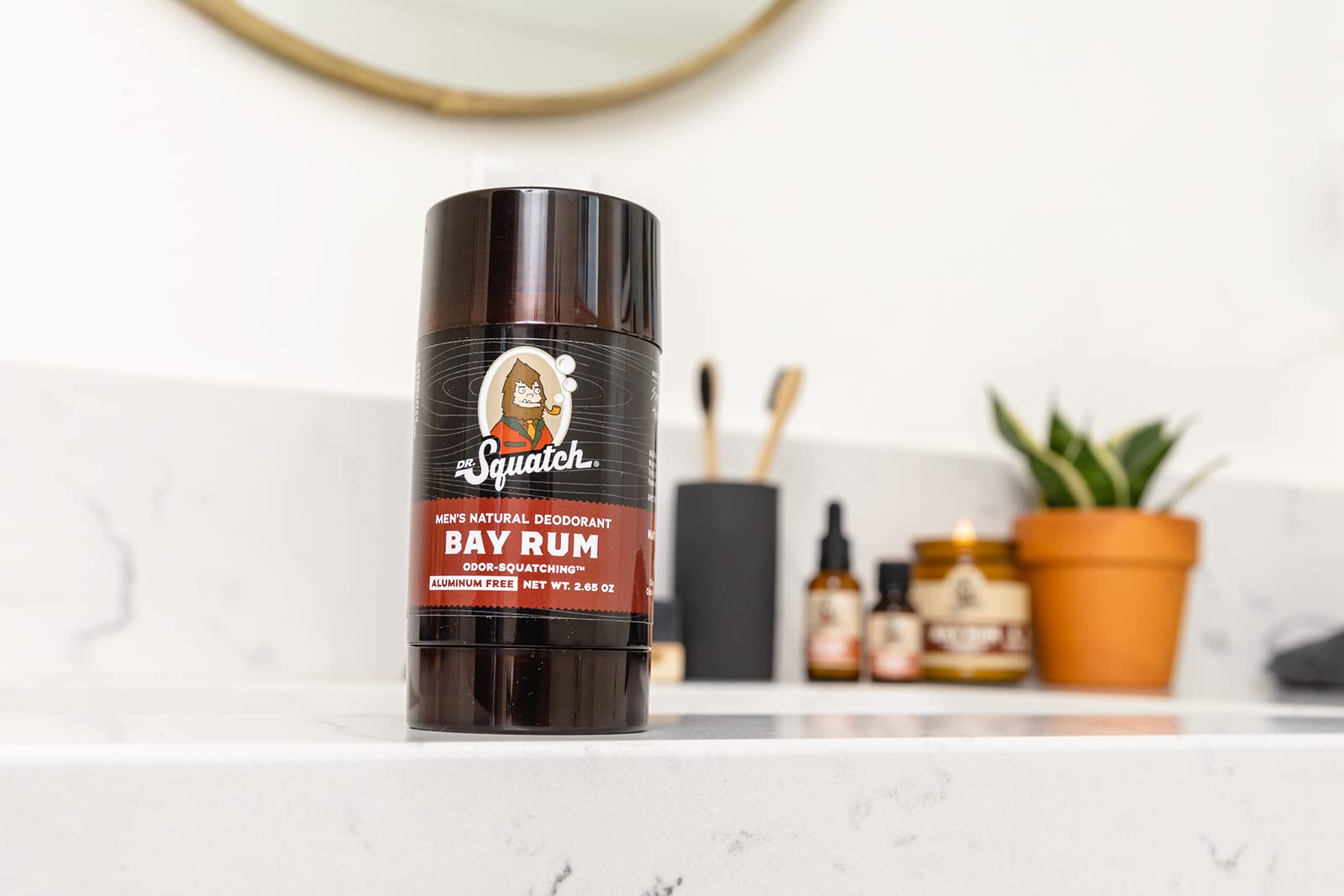 Dr. Squatch Bay Rum natural ingredients panel highlights baking soda and arrowroot.