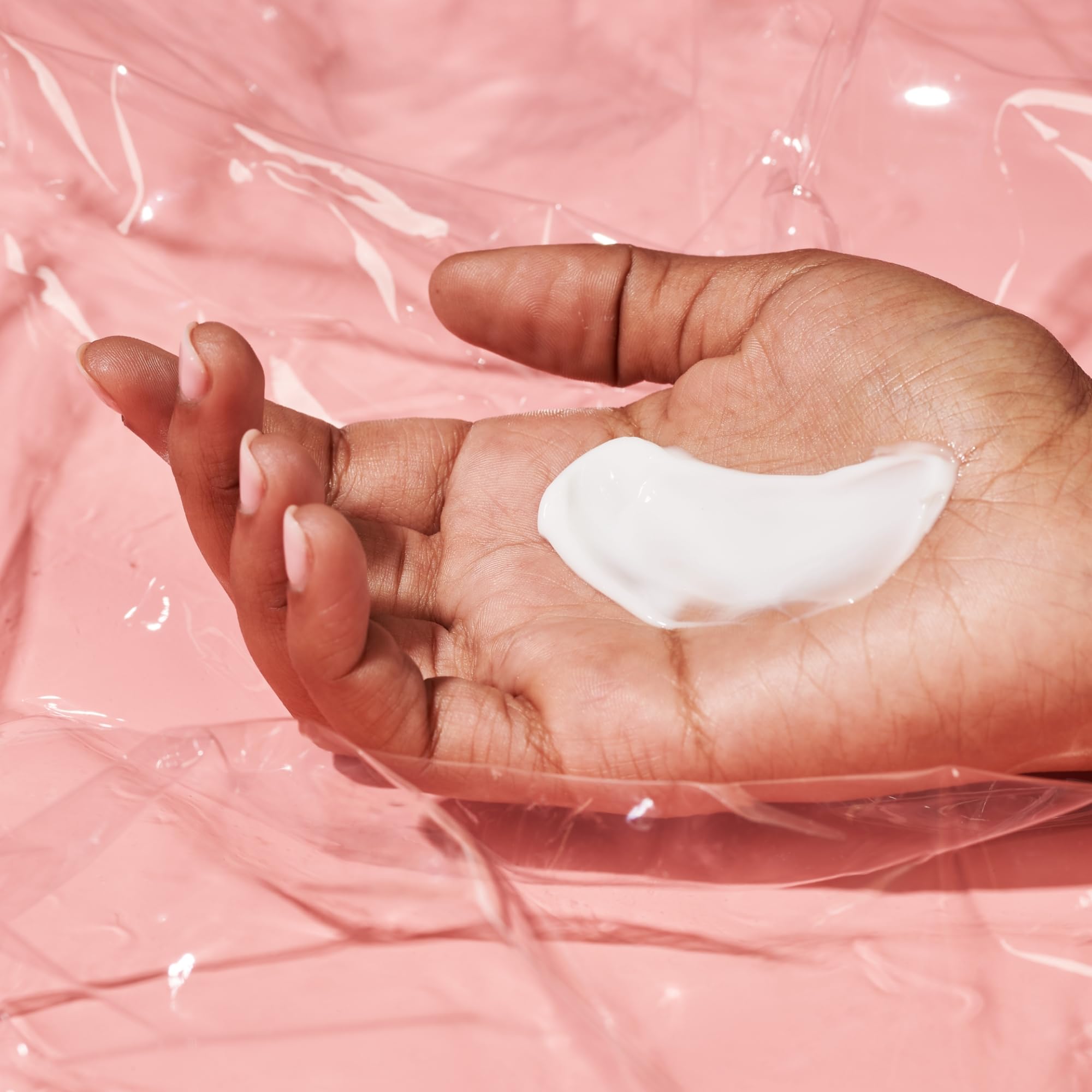 Sili Body Lotion texture close-up shows light, quick-absorbing moisture.