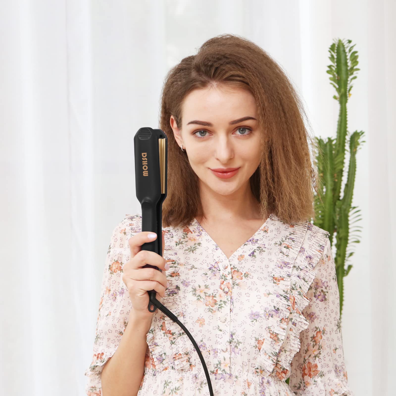 DSHOW titanium ceramic plates deliver glossy waves with reduced frizz.