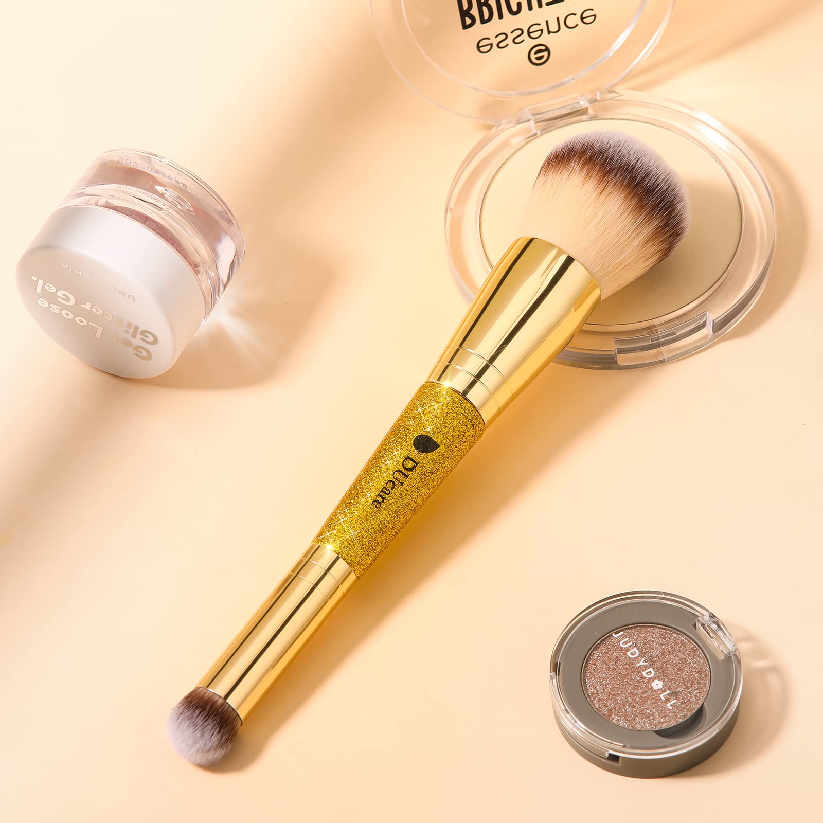 DUcare cream brush aiding even tone and seamless contouring