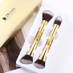 DUcare duo-end pointed-powder brush for precise powder application and a natural finish.
