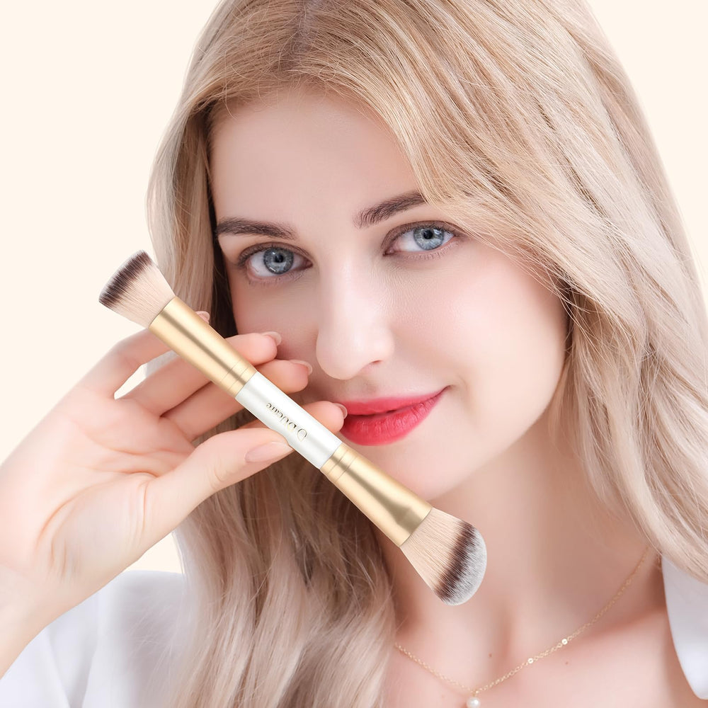 DUcare face brush delivers an airbrushed-looking foundation with even distribution.