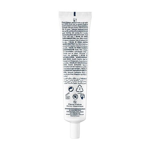 Ducray Kelual DS cream application on skin showing non-greasy finish for daily comfort.