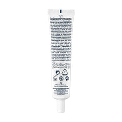 Ducray Kelual DS cream application on skin showing non-greasy finish for daily comfort.
