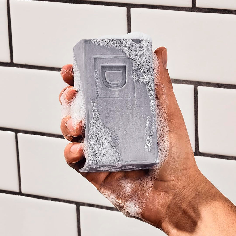 Duke Cannon Frontier 30, jabón cuero y tabaco, fragancia masculina para el baño