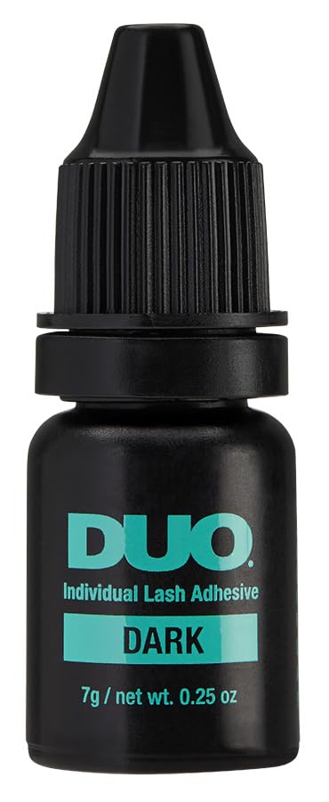 DUO Individual Lash Adhesive Dark applying demonstrates secure placement during precise lash application.