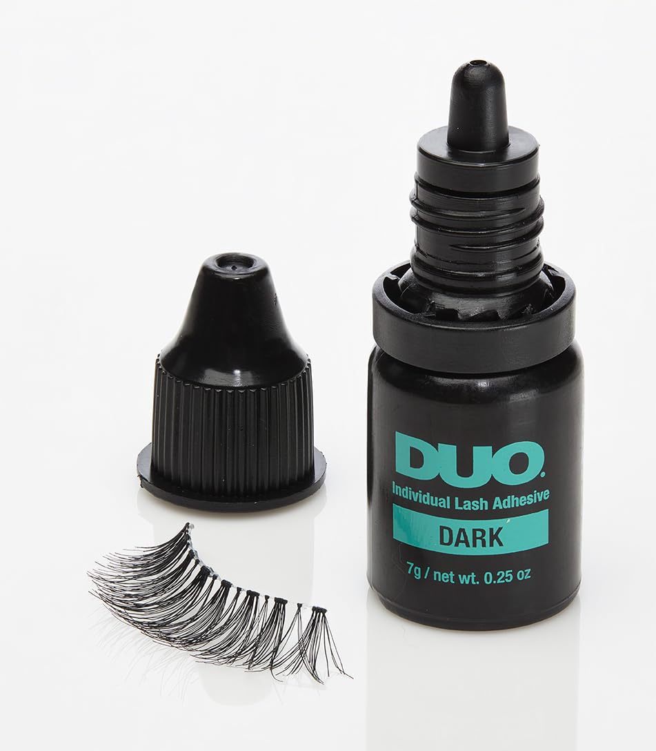 DUO Individual Lash Adhesive Dark wear-on-eye demonstrates water-resistant hold for long days or nights.