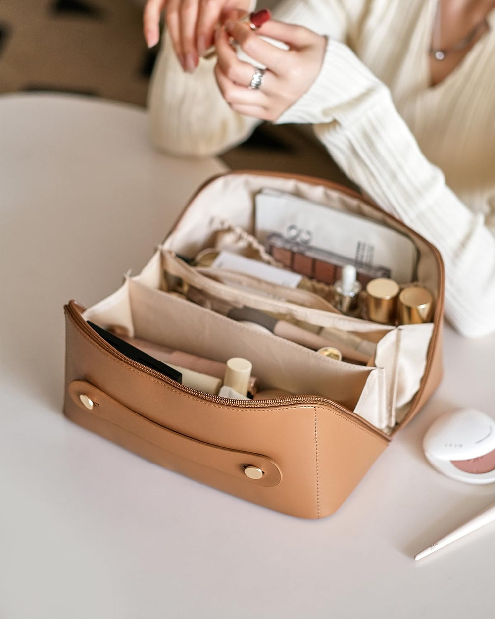 Eachy packaging includes inflatable padding to stay crease-free in transit.