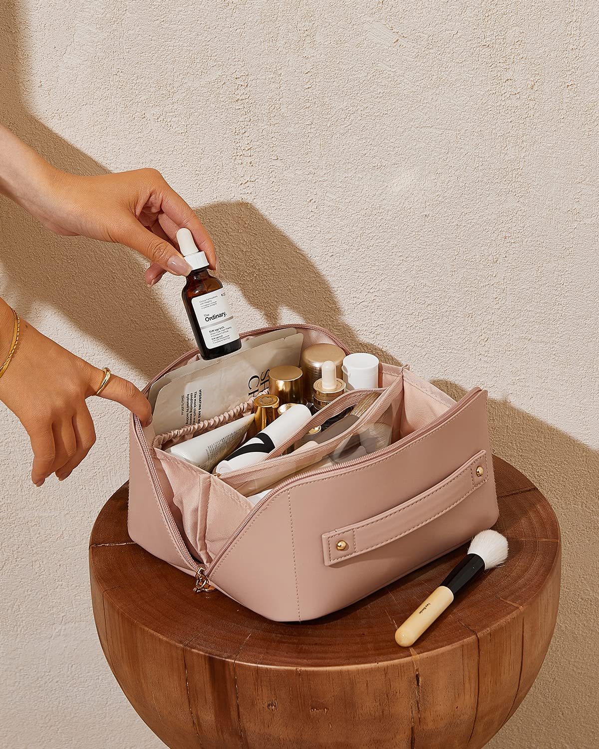 EACHY Travel Makeup Bag open-flat view shows organization and quick selection.