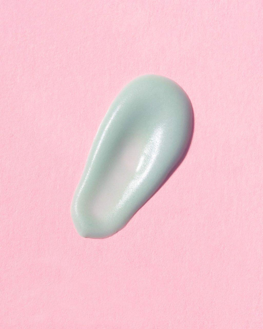 Earth Harbor AQUA AURA apply motion demonstrates gentle patting to awaken tired eyes.
