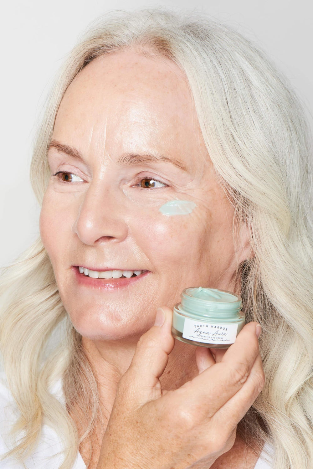 Earth Harbor AQUA AURA Blue Tansy blend image showing soothing, antioxidant-rich eye care.