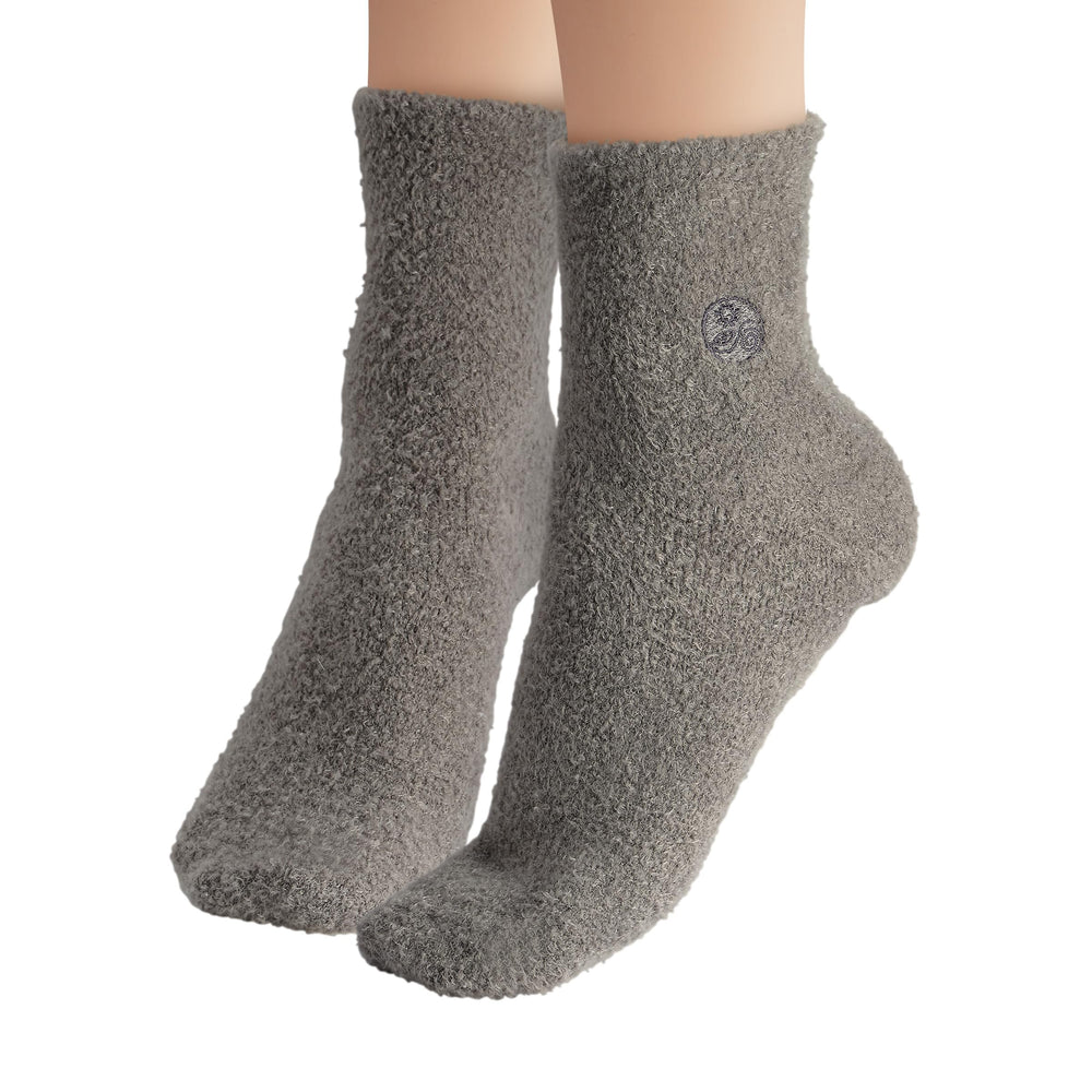 Earth Therapeutics Aloe Socks lotion-pairing setup shows compatible foot care routine.
