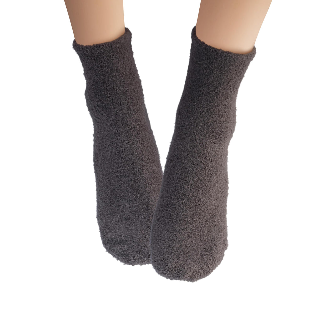 Earth Therapeutics Aloe Socks with lotion-ready pairing to boost hydration during wear.