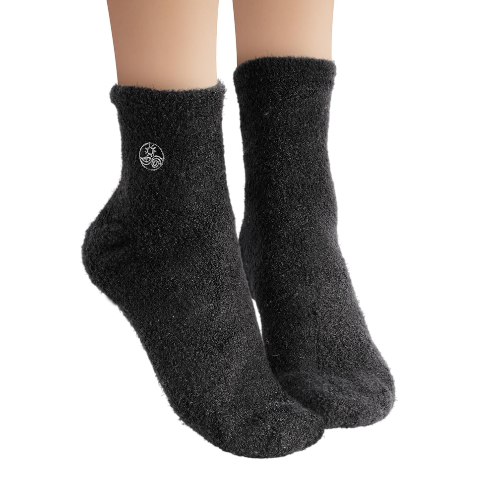 Earth Therapeutics Aloe Socks overnight softness suggests emollients work while you rest.