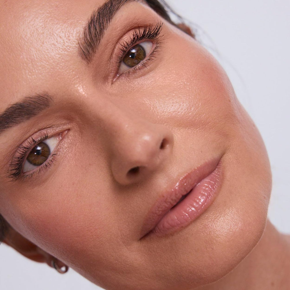 EarthsCure Glow Trio highlighter stick close-up for soft radiance.
