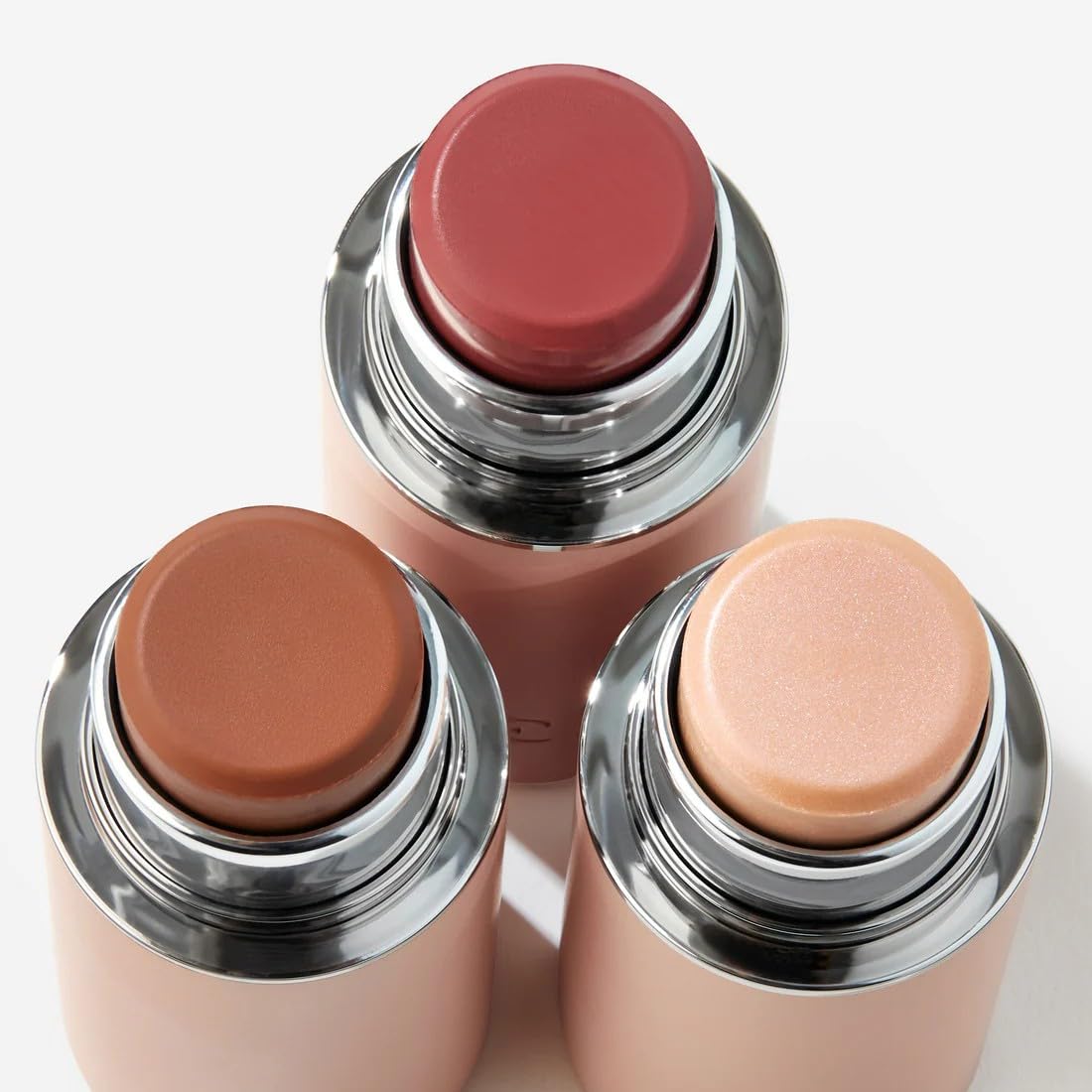EarthsCure Glow Trio magnetic cap detail; secure, spill-free storage.