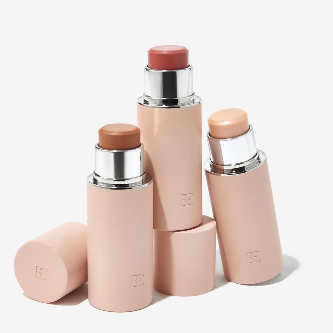 EarthsCure Glow Trio travel-friendly packaging for on-the-go touch-ups.