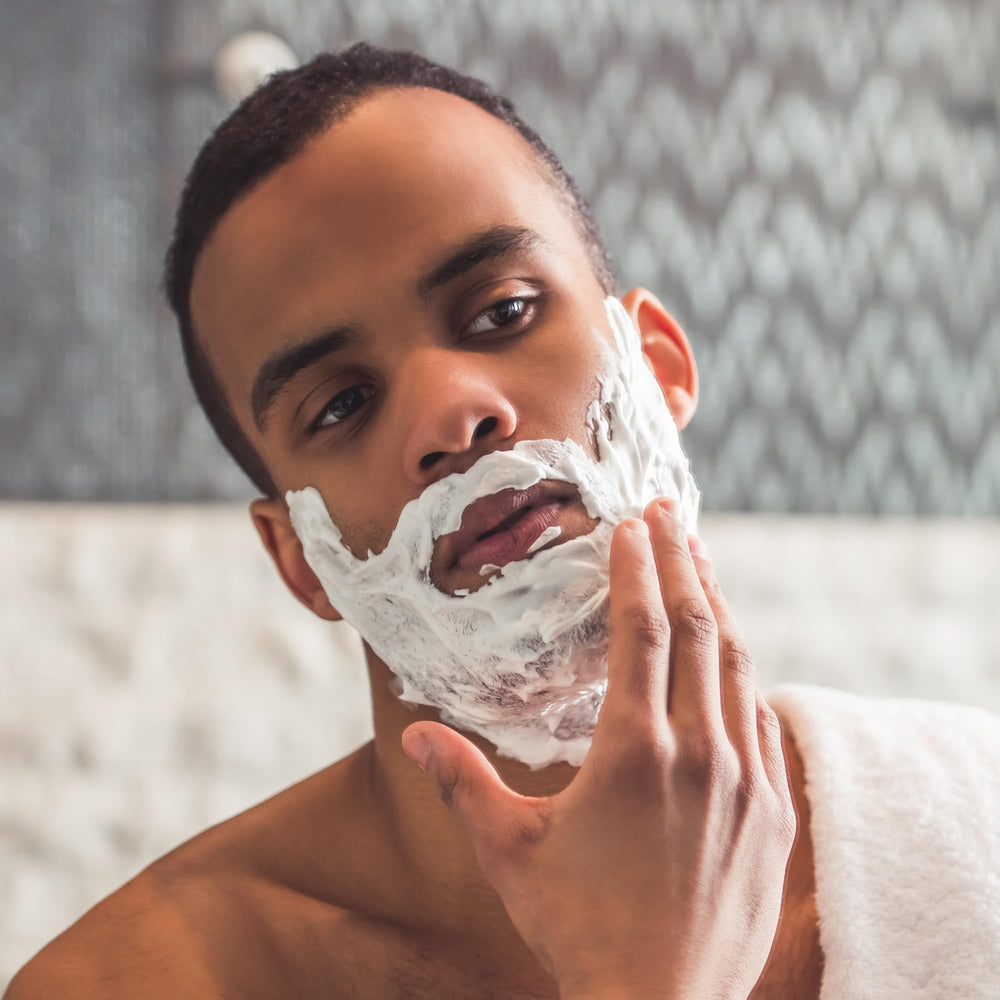 Edge Ultra Sensitive Skin Unscented Shaving Gel 198g cooling-action image highlighting refreshing sensation.