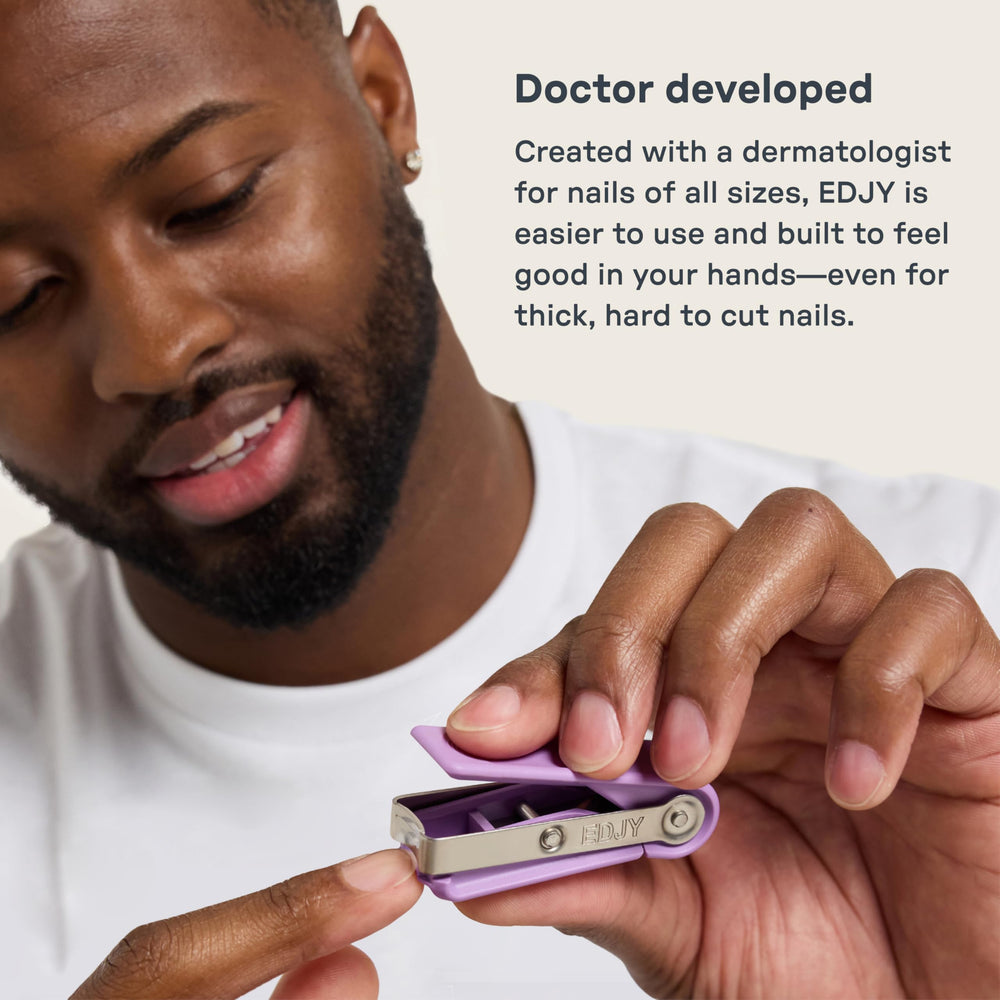 EDJY fingernail cutter built-in cuttings compartment keeps nails tidy