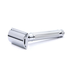 Edwin Jagger DE89LBLAMZ assembled razor with handle demonstrates ergonomic grip and control.