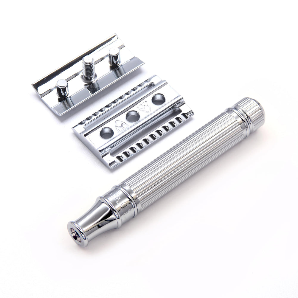 Edwin Jagger DE89LBLAMZ chrome-lined finish emphasizes durable, refined styling.